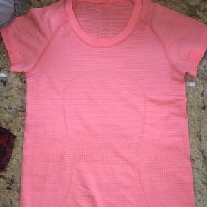 Lululemon short sleeve dry fit